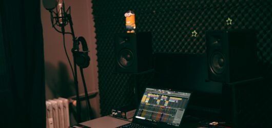 Como Montar um Home Studio Gastando Pouco: Guia 2025