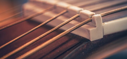 Tudo Sobre Cordas para Instrumentos Musicais: Tipos, Espessuras, Marcas e Dicas Essenciais para Escolher o Encordoamento Perfeito